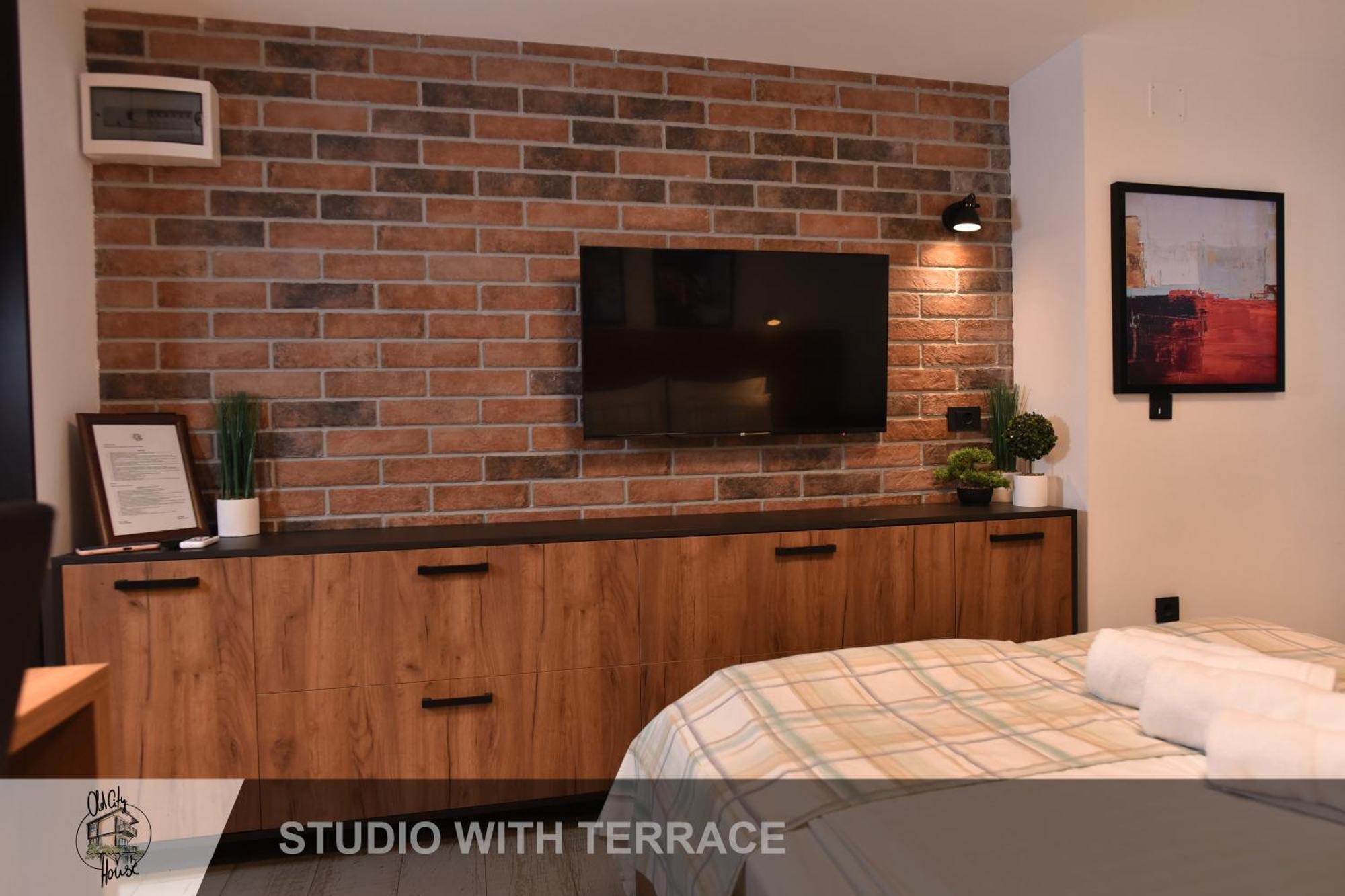 Old House Apartment *
