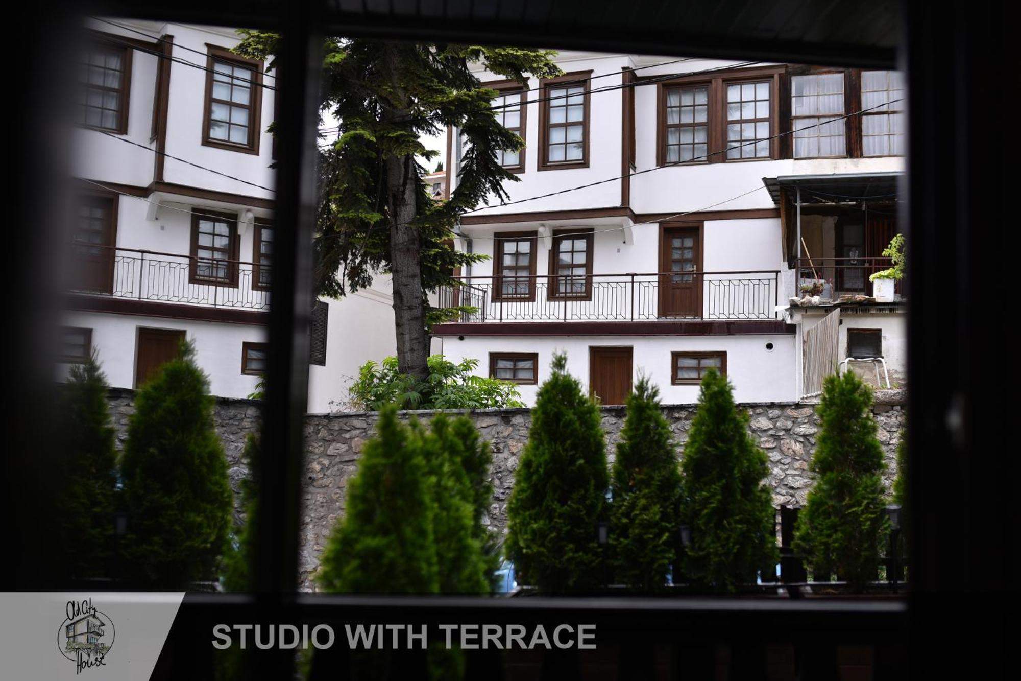 Apartment Old House *